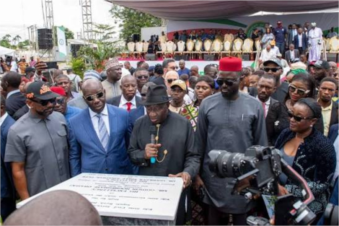 Former President Goodluck Jonathan lays foundation stone for Association of Retired Permanent Secretaries' event centre in Bayelsa State